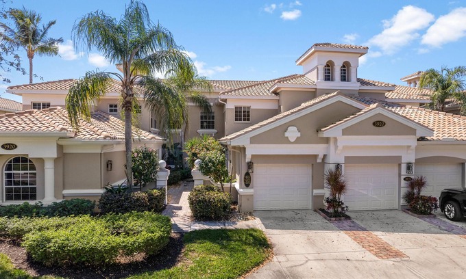 Naples Condo | TIRED OF COLD WEATHER?nSpacious, luxurious Condo with lake/golf course views.n
