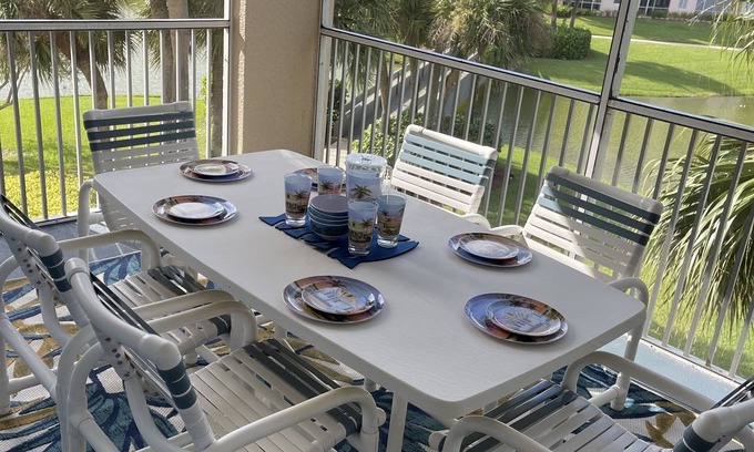 Jupiter Bay Condo | Tired of the cold? Come warm up with us at Jupiter Bay ! 3 min ride to Beach !