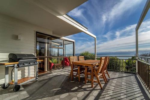 Britannia Heights Apartment | Tiro Tai - Coastal Views