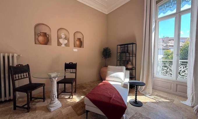 Faubourg Apartment | To complete