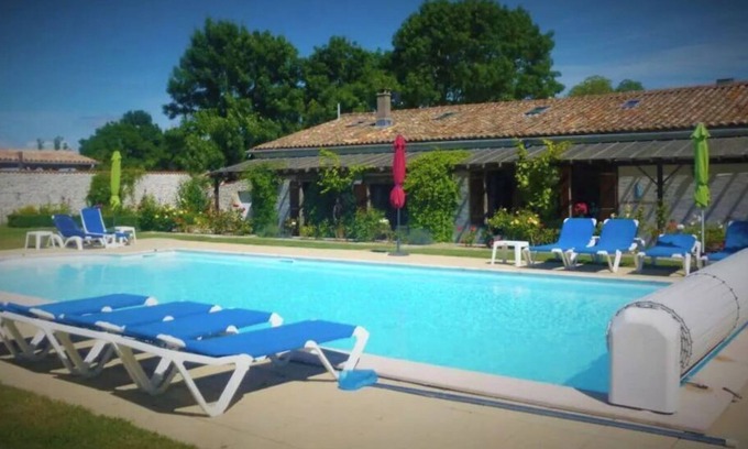 Chenac-Saint-Seurin-d'Uzet Cottage | To discover : Cottage with pool, close to the beaches