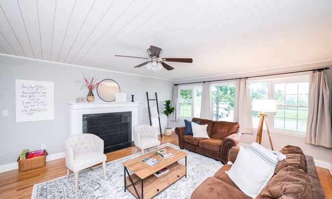 Lynchburg House | Tomahawk Retreat - Spacious Family Home, Convenient Location, sleeps 10