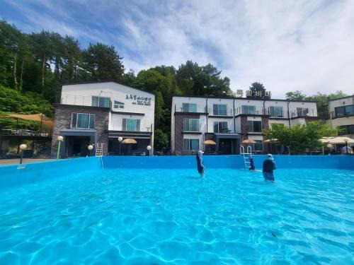 Iun House | Tongyeong Chorokbit Bada Pension