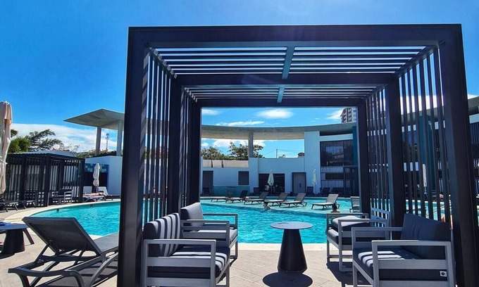 San Jose Condo | Top floor 2-bedroom condo in San José with AC, WiFi 300 mb & Parking