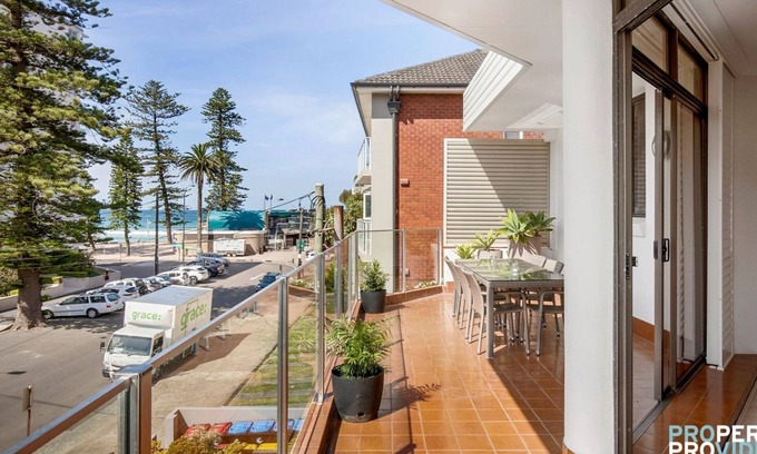 Manly Apartment | Top Floor 3 Bedroom Apartment - 50m to sand + parking