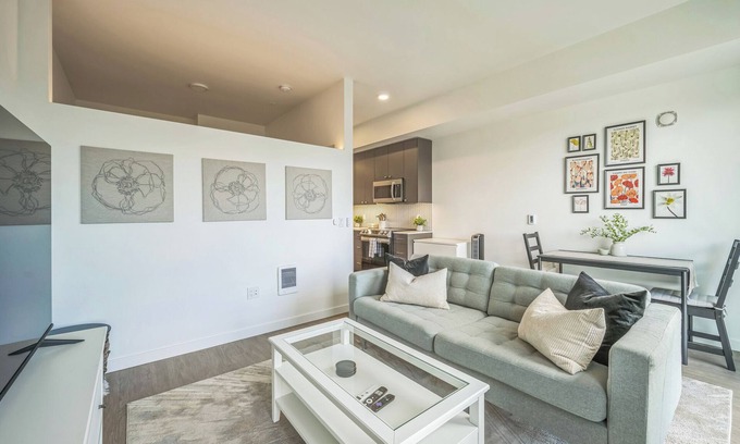 Redmond Apartment | Top Floor Apt -minutes walk to Downtown Redmond/Marymoor in the heart of Redmond