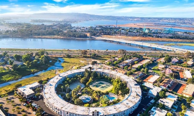 Point Loma Heights Condo | Top Floor, Balcony, W/D, Sea World, Amenities