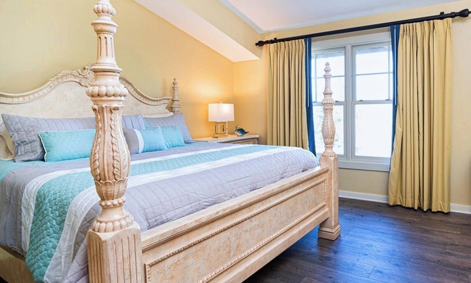 St. Augustine Condo | Top floor King Suite- Kitchenette- comm pool & hot tub- luxury vinyl floors