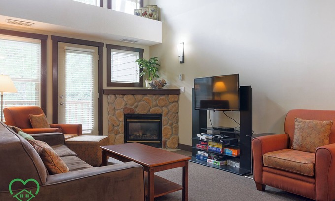 East Kootenay Condo | Top floor/Mountain views/Quiet 3-bed condo