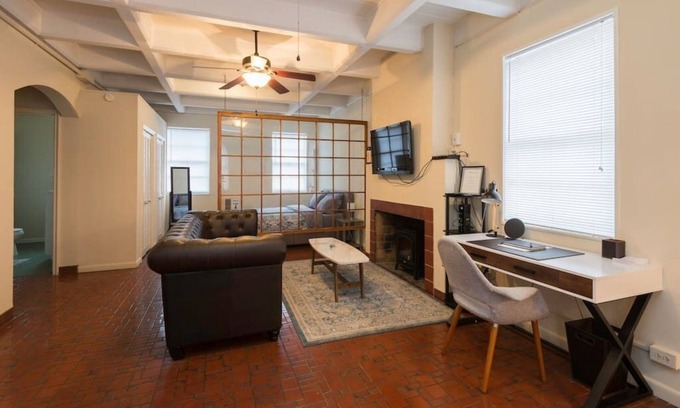 Anniston Apartment | Top floor Studio in historic Anniston building