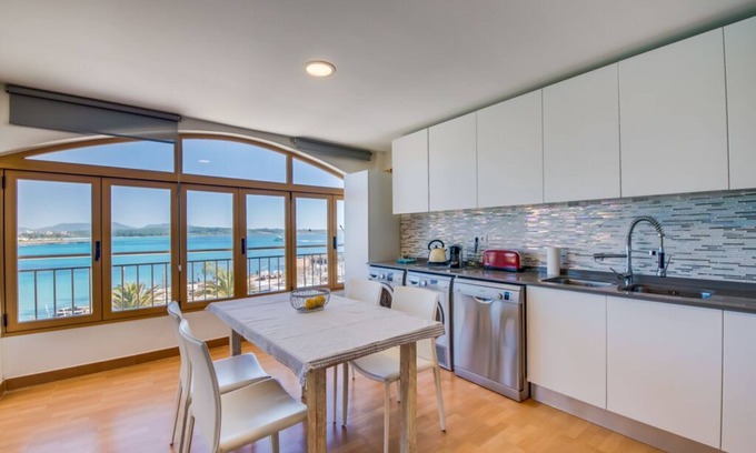 S'Illot-Cala Morlanda Apartment | TOP LOCATION, exclusive, modern apartment right on the beach of S'illot TOP!