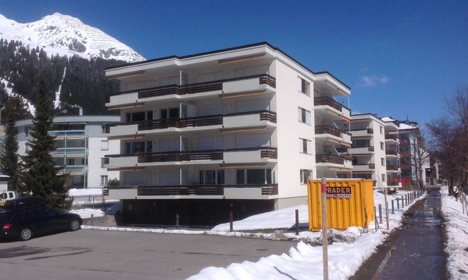 Davos Apartment | Top location right next to the Jakobshorn cable car, ideal for sports enthusiasts and hikers