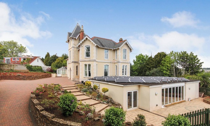 Torquay City Centre Villa | Torbay Rise Seaside Villa with outstanding family facilities