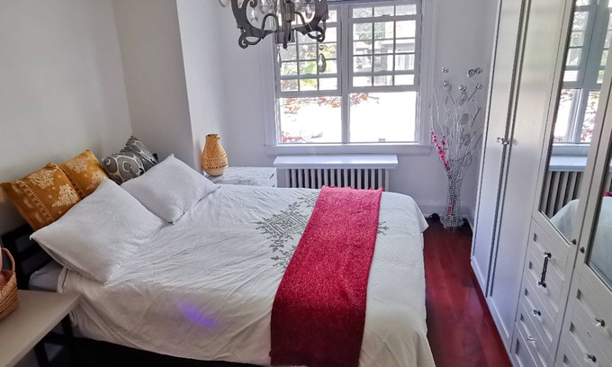 Midtown Toronto House | Toronto central area spacious room