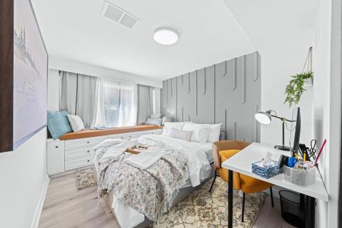 Bathurst Manor House | Toronto Spacious Room, Parking, Smart Monitor