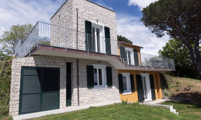 Pugliola House | "Torretta": Sea View, Terraces, Pool, Tennis, AC + private parking in Lerici!