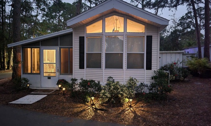 Laurel House | Tortoise View-Beautiful mobile home in Royal Coachman Resort, Nokomis Florida.