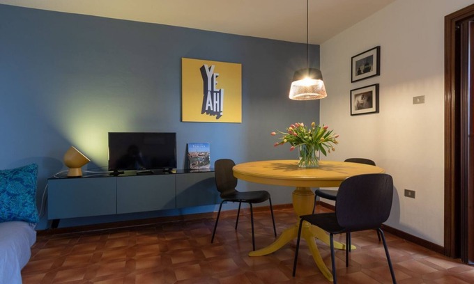 Citta Antica Apartment | Tosca Verona Journeys apartment with balcony near the Arena