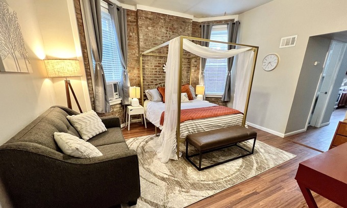 Tower Grove East Apartment | Tower Grove Studio 4 Miles Downtown with Fenced Yard Washer/Dryer Pet Friendly