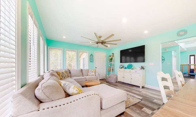 Cedar Neck House | Town of Ocean View renovated home on half acre with decks & W/D