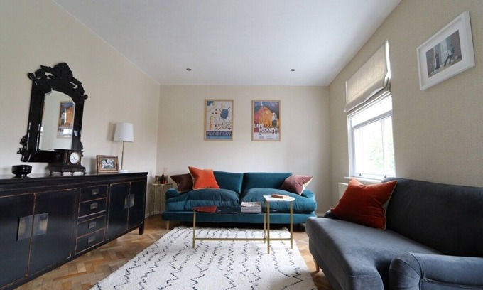 Dalgarno Apartment | Town View Notting Hill Apartment