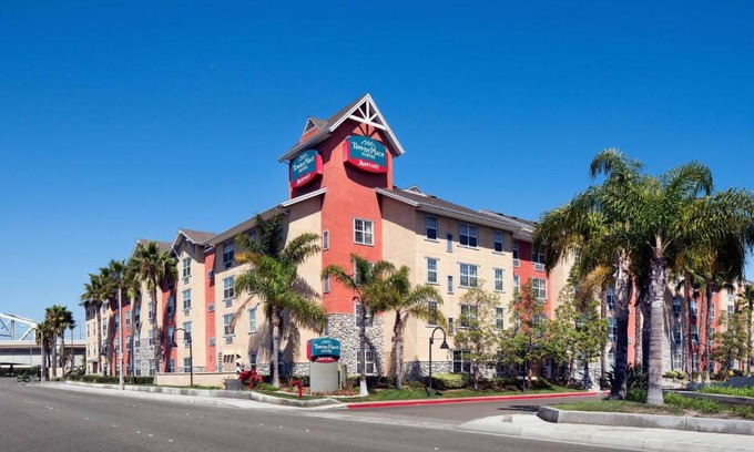 Hawthorne Hotel | TownePlace Suites Los Angeles LAX Manhattan Beach