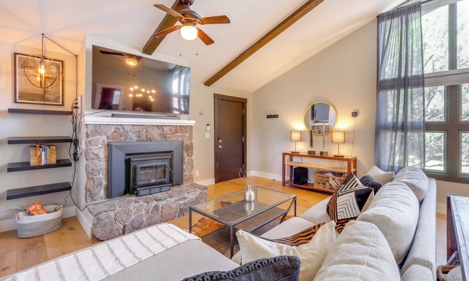 Flagstaff House | Townhome Near Dtwn Flagstaff: Grill, Golf & Relax!