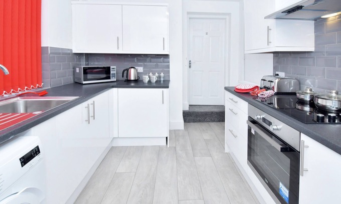 Stoke-on-Trent House | Townhouse @ 543 London Road Stoke - Superior Single With TV