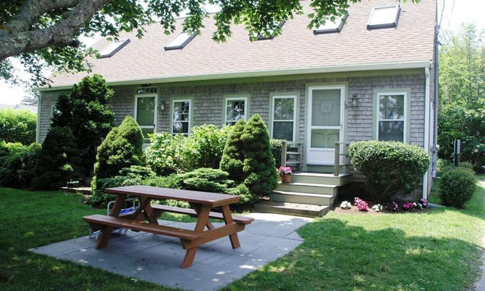 Chatham Condo | Townhouse-style condo at The Hammond House located across from Lighthouse Beach!