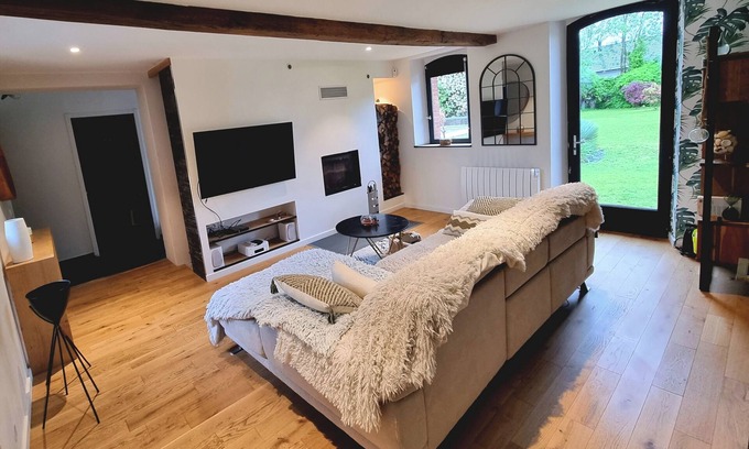 Sauvagnon House | Très Belle Maison de Caractère Avec Jacuzzi et Piscine