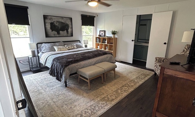 Bruno House | Trade City Lights for Starry Nights!- hike by day and stargaze by night