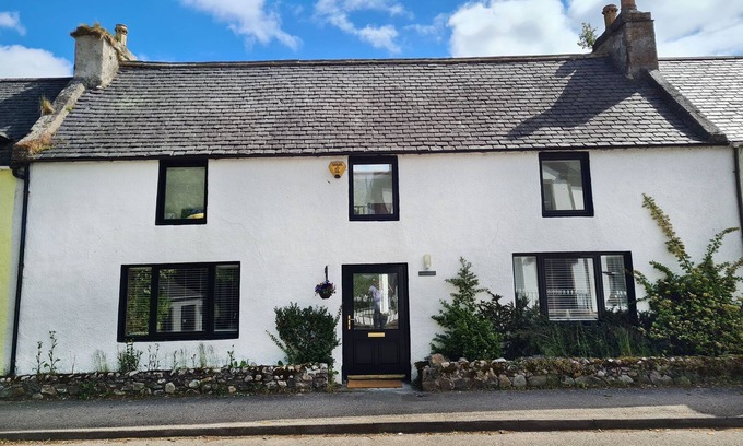 Bonar Bridge House | Traditional stone cottage situated in the heart of Bonar Bridge.