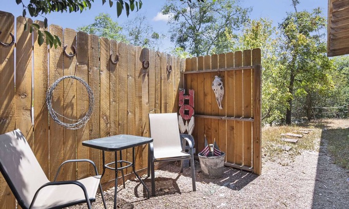 Bandera Cottage | Trails End Hideaway in Bandera
