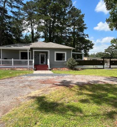 Montgomery House | Train Depot - 3 BR Home with Pool, Sand Volleyball & Pool Table
