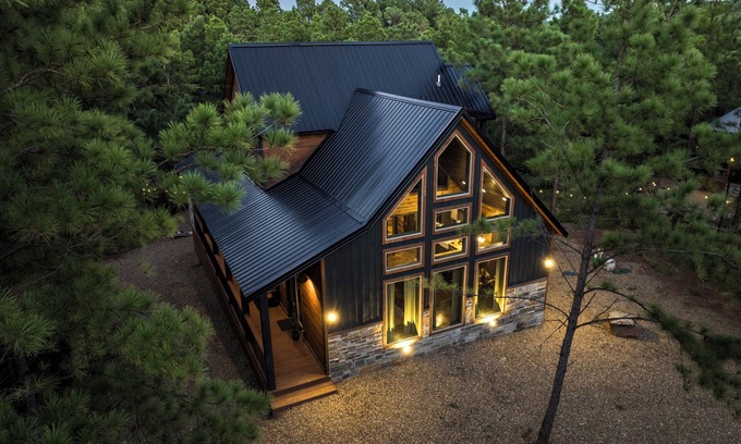 Pickens Cabin | Train Station Cabin - Sleeps 10 - Arcade - Hot Tub, Outdoor Fun & EV Plug