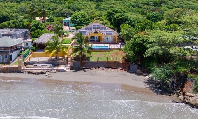 Alligator Pond House | Tranquil 3-bedroom villa on beachfront lot with Pool, Gazebo and Private Beach