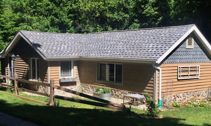 South Haven Cottage | Tranquil and Spacious Cottage close to South Haven Beaches and Downtown