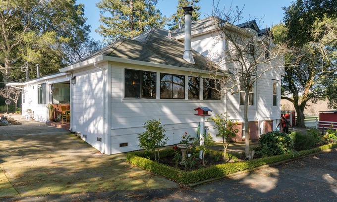 Petaluma House | Tranquil Country Home - "The Queen". Perfect spot in Sonoma County.