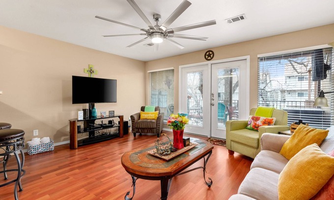 New Braunfels Condo | Tranquil Cozy Riverfront Condo | Guadalupe River Access | Pools & Hot Tubs | Walk to Schlitterbahn