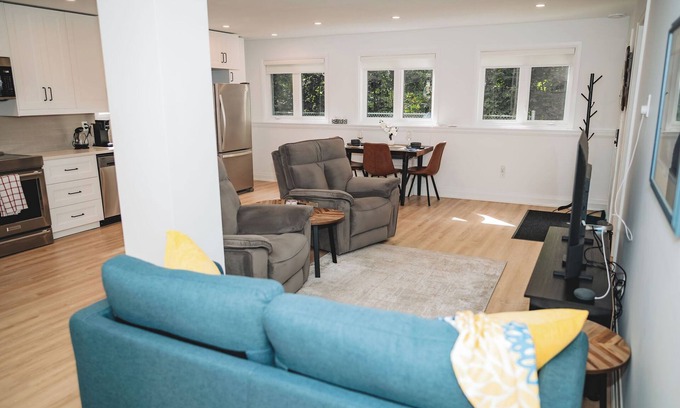 Innisfil Apartment | Tranquil Forest Oasis in Convenient Location