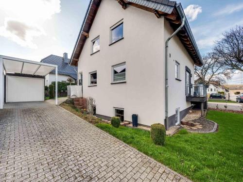 Roes Apartment | Tranquil Getaway in Scenic Roes