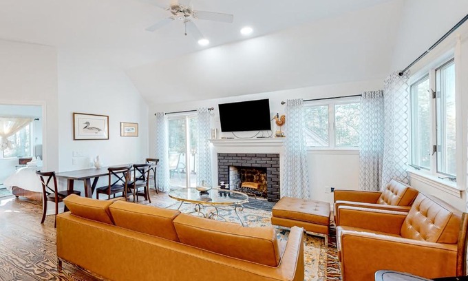 Wellfleet House | Tranquil Getaway