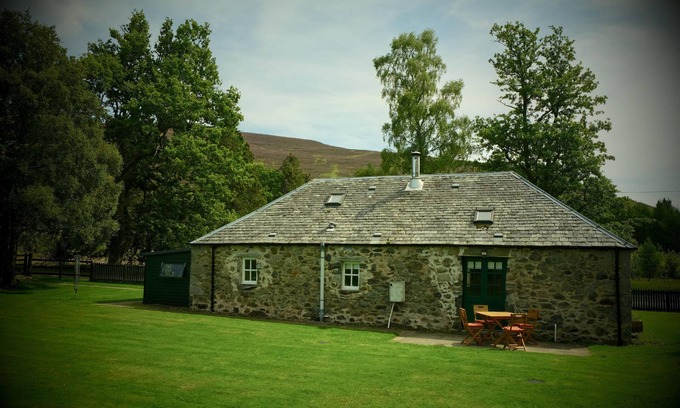Blairgowrie Cottage | Tranquil Glenshee Cottage Retreat