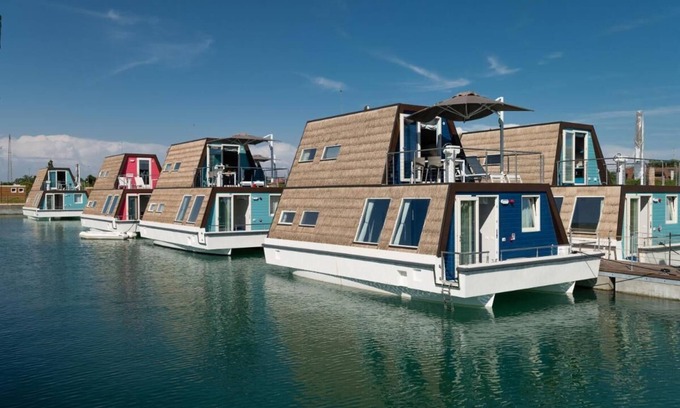 Lignano Sabbiadoro Boat Rental | Tranquil Marina Azzurra Resort House boat 2 Bedroom sleeps 6