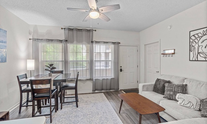 Lago Vista House | Tranquil Lake Travis Retreat: Stylish Modern Condo in Lago Vista