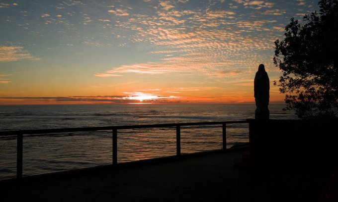 Moss Beach House | Tranquil Oceanfront Retreat with Breathtaking Views
