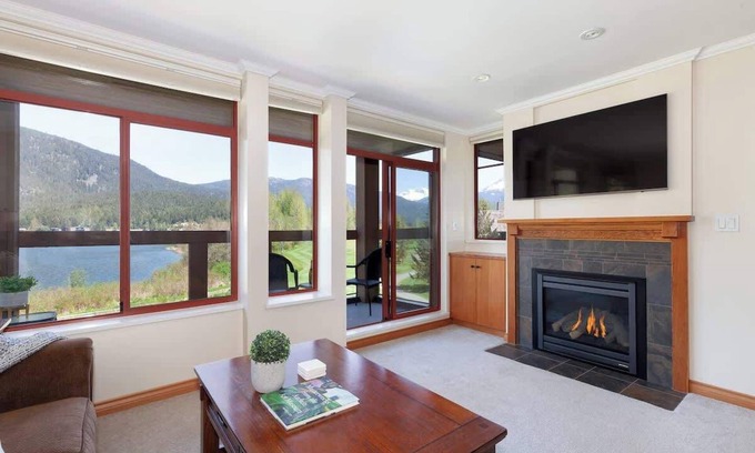Nicklaus North Condo | Tranquil Ski Haven, Lake & Mountain Views, Parking