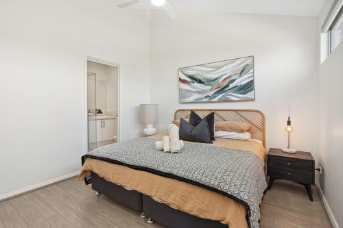Bassendean House | Tranquil Tree Views 2 Bedroom 2 Bathroom Apartment