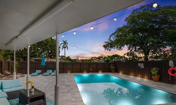 Sunset House | Tranquil Tropical Heated Pool Villa!