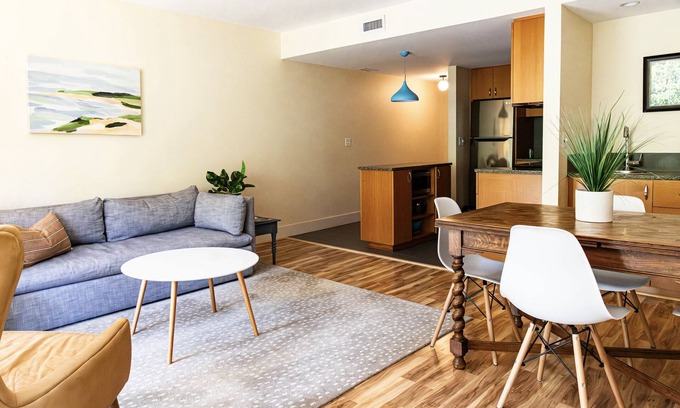 Bouvet Island Condo | Tranquil Waterside Living: Dream Condo on the Lake!